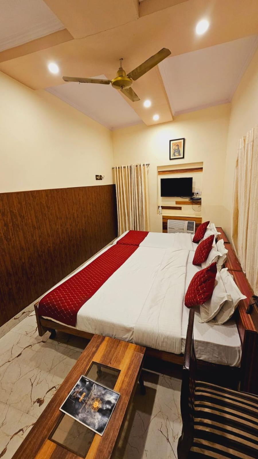 Bhagyashree Guest House 2 Km To Vishwanath Temple, Ganga Ghat Parking Available Varanasi Exterior photo