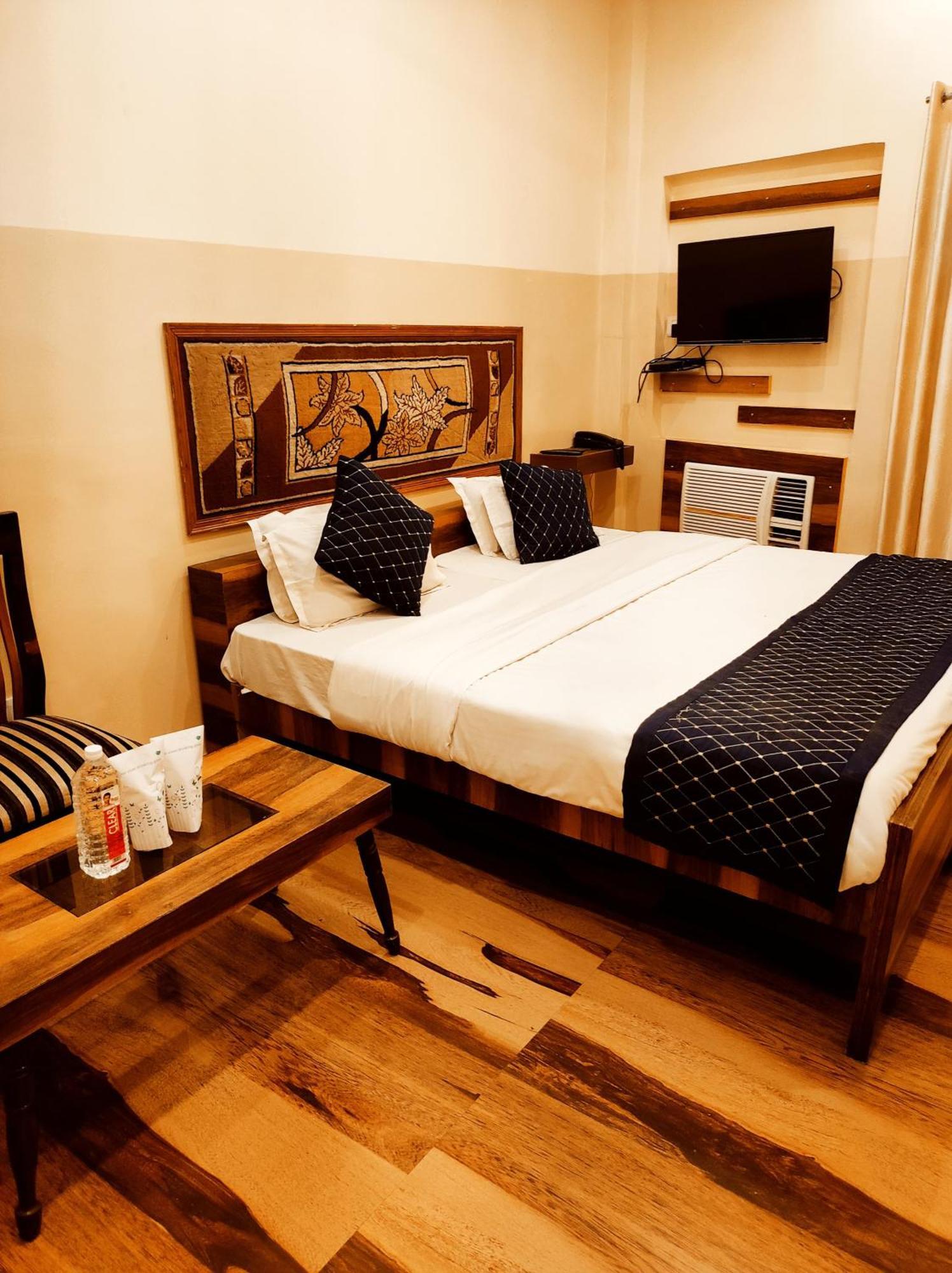 Bhagyashree Guest House 2 Km To Vishwanath Temple, Ganga Ghat Parking Available Varanasi Exterior photo