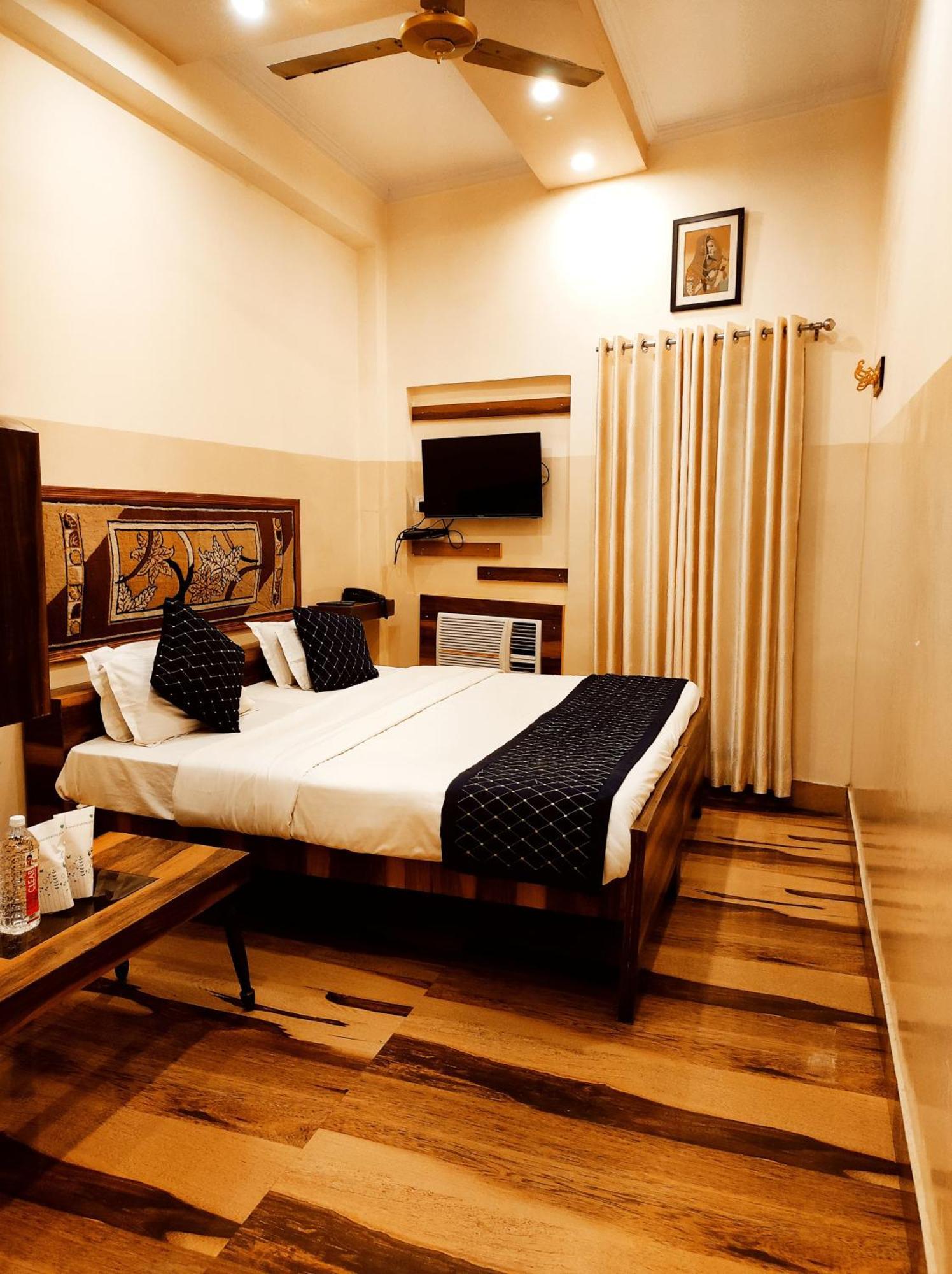 Bhagyashree Guest House 2 Km To Vishwanath Temple, Ganga Ghat Parking Available Varanasi Exterior photo