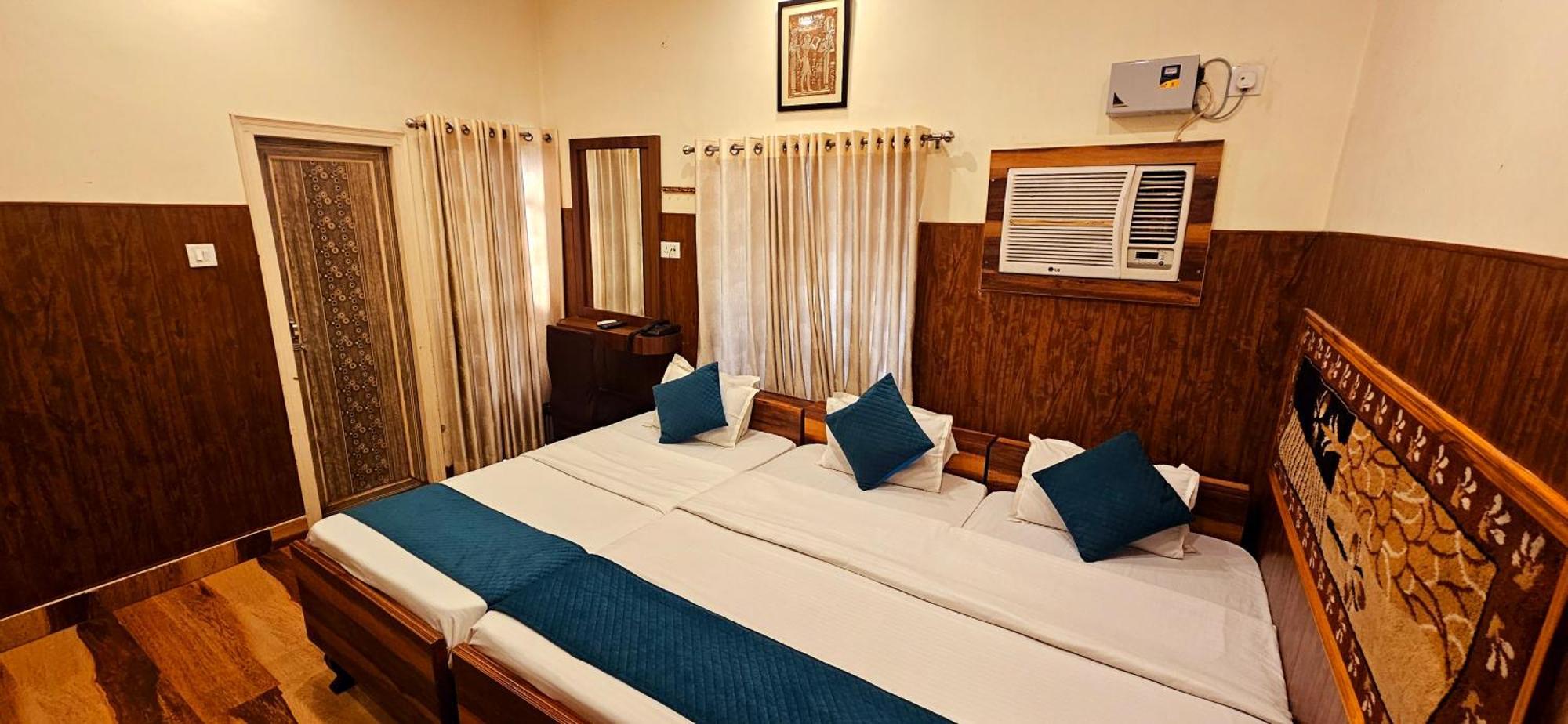 Bhagyashree Guest House 2 Km To Vishwanath Temple, Ganga Ghat Parking Available Varanasi Exterior photo